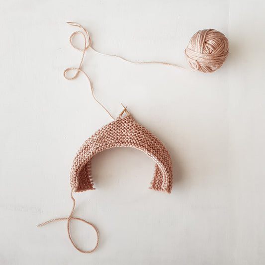 Knitted bonnet, pale pink